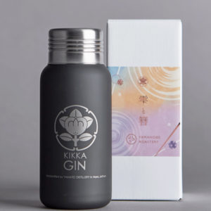 橘花 KIKKA GIN 雫と簪　alc.45% Stainless bottle 500ml　背景グレー